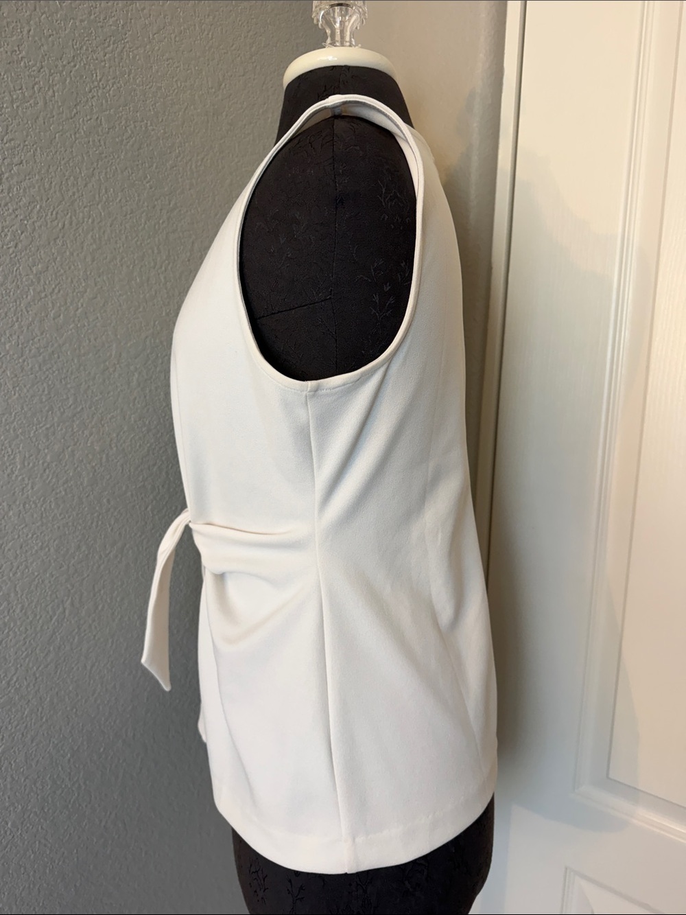 Ann Taylor Cream Sleeveless Tie-Back Tank Top - Picture 2 of 7